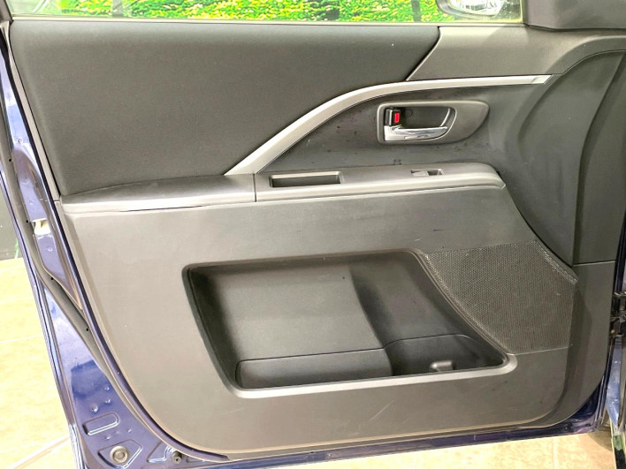 2013 Mazda Premacy DBA-CWEFW (UW-6a17b198799c5)[28]