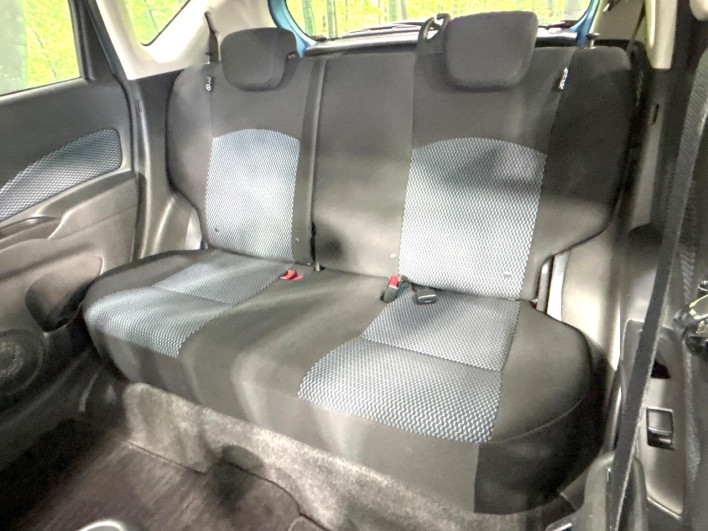 2012 Nissan Note DBA-E12 (UW-6a17b1a4a0dc5)[16]