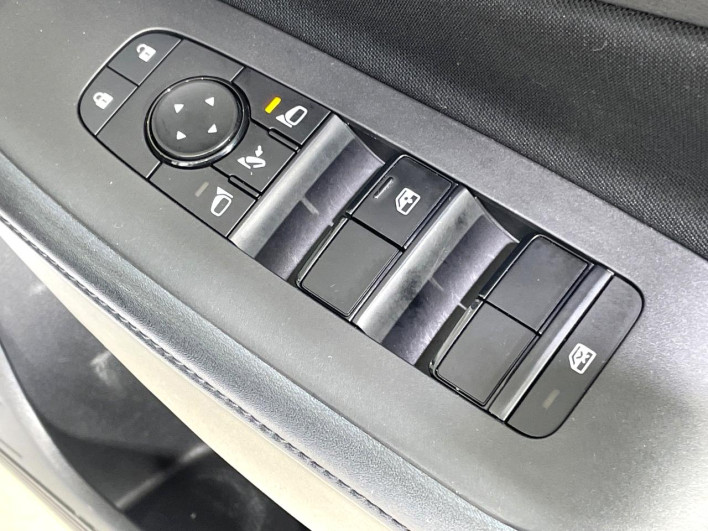 2021 Nissan Note 6AA-E13 (UW-6a17b1a7a55ca)[29]
