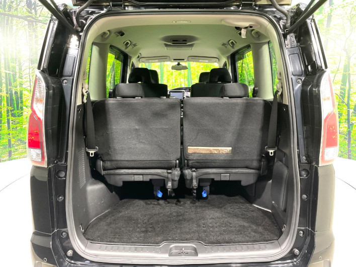 2017 Nissan Serena DAA-GFC27 (UW-6a17b1bf04d0a)[14]