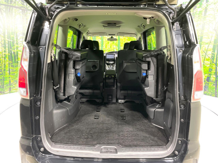 2017 Nissan Serena DAA-GFC27 (UW-6a17b1bf04d0a)[16]