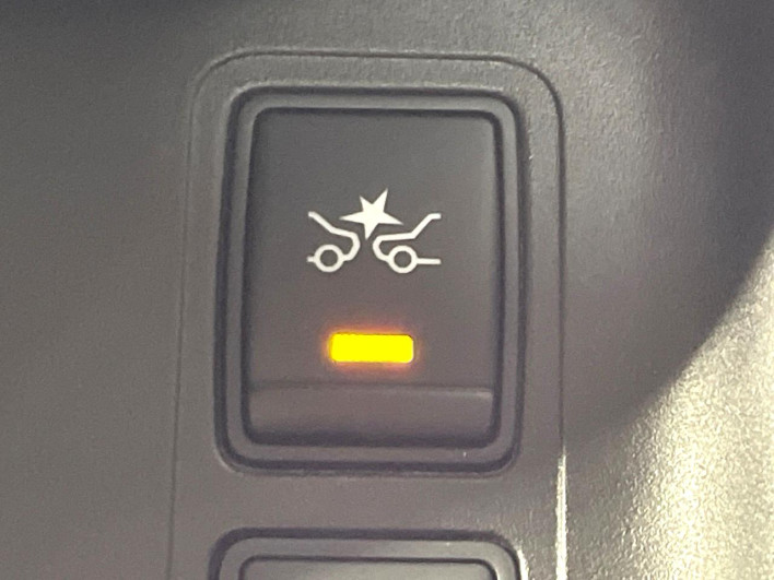 2017 Nissan Serena DAA-GFC27 (UW-6a17b1bf04d0a)[27]