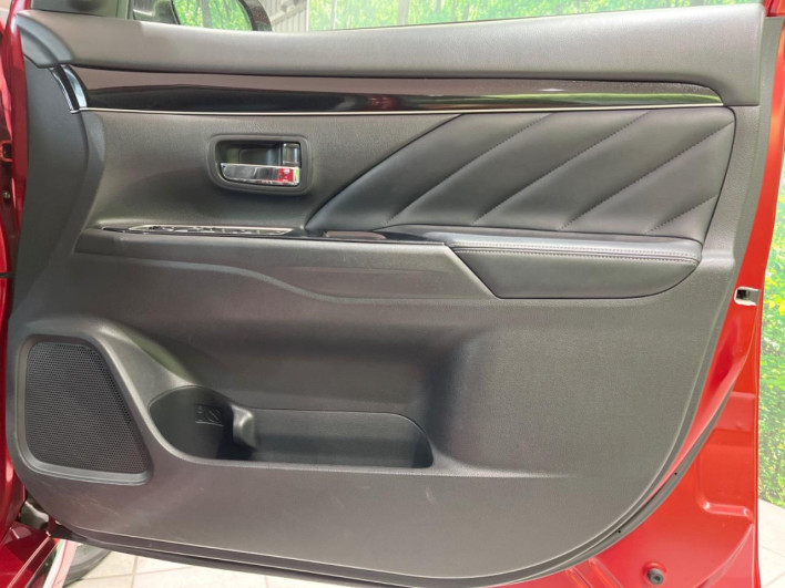2019 Mitsubishi OUTLANDER PHEV 5LA-GG3W (UW-6a17b1c72f053)[16]