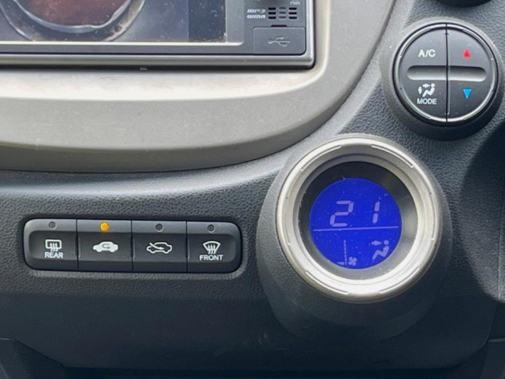 2012 Honda Fit Hybrid DAA-GP1 (UW-6a17b1c9e1584)[24]