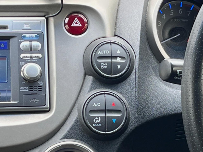 2012 Honda Fit Hybrid DAA-GP1 (UW-6a17b1c9e1584)[26]
