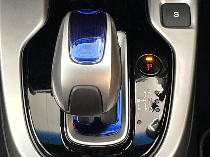 2014 Honda Fit Hybrid DAA-GP5 (UW-6a17b1cab6e5b)[28]