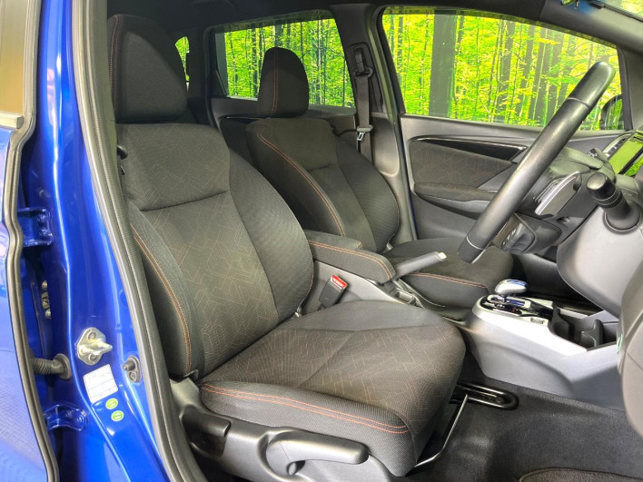2014 Honda Fit Hybrid DAA-GP5 (UW-6a17b1cab6e5b)[23]