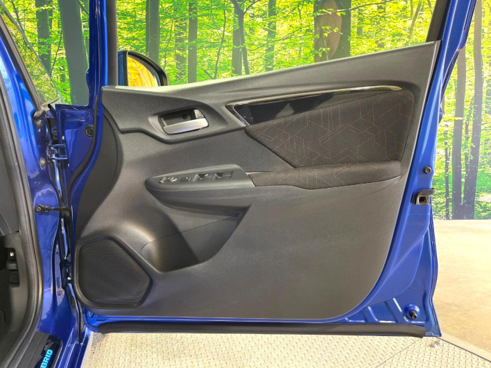 2014 Honda Fit Hybrid DAA-GP5 (UW-6a17b1cab6e5b)[22]