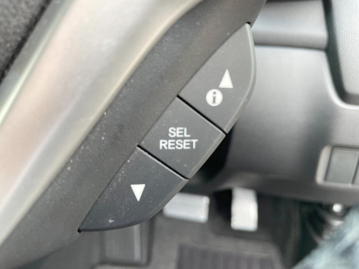 2014 Honda Fit Hybrid DAA-GP5 (UW-6a17b1cbe1dcd)[24]