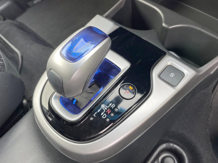 2014 Honda Fit Hybrid DAA-GP5 (UW-6a17b1cbe1dcd)[29]