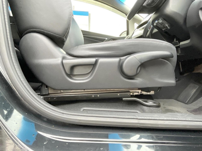 2014 Honda Fit Hybrid DAA-GP5 (UW-6a17b1cbe1dcd)[17]