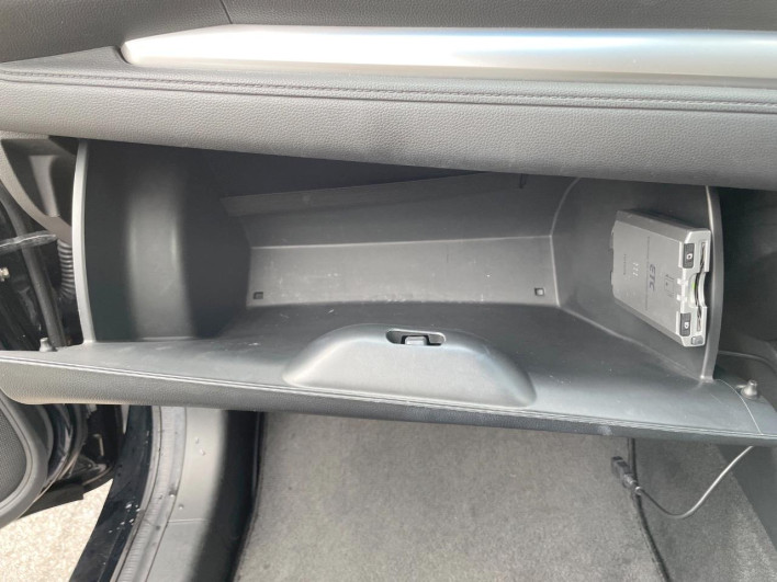 2014 Honda Fit Hybrid DAA-GP5 (UW-6a17b1cbe1dcd)[4]