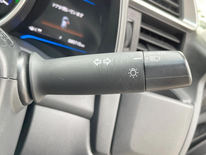 2014 Honda Fit Hybrid DAA-GP5 (UW-6a17b1cbe1dcd)[28]