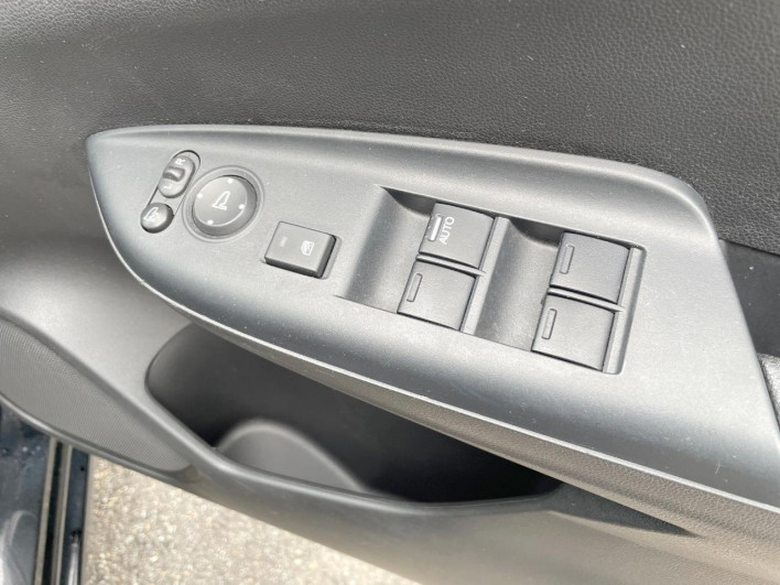 2014 Honda Fit Hybrid DAA-GP5 (UW-6a17b1cbe1dcd)[16]