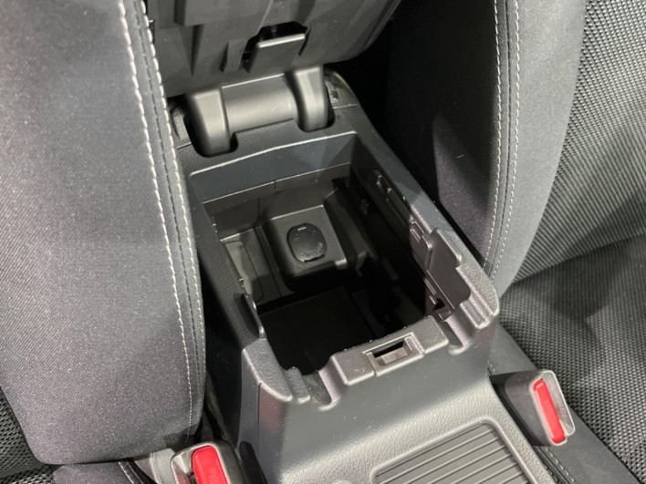 2014 Subaru XV DBA-GP7 (UW-6a17b1ce080d9)[26]