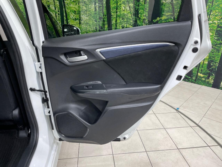 2016 Honda SHUTTLE DAA-GP7 (UW-6a17b1d011926)[21]