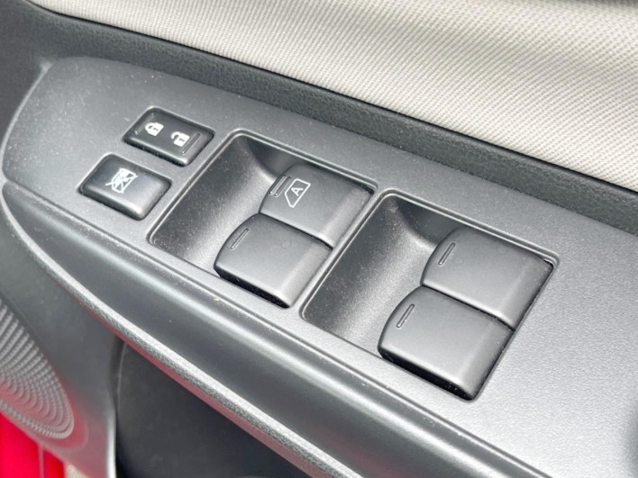2017 Nissan Note DAA-HE12 (UW-6a17b1e16062c)[28]