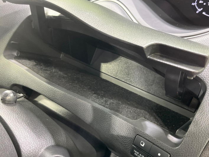 2016 Nissan Serena DAA-HFC26 (UW-6a17b1e743cbd)[15]