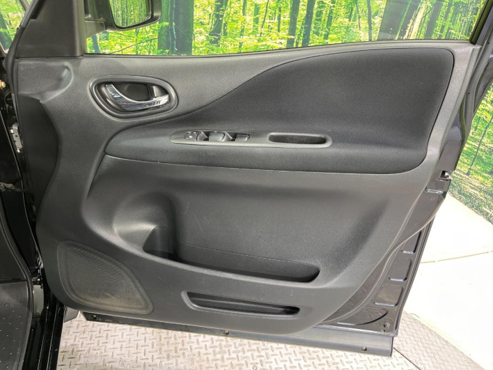 2016 Nissan Serena DAA-HFC26 (UW-6a17b1e743cbd)[5]