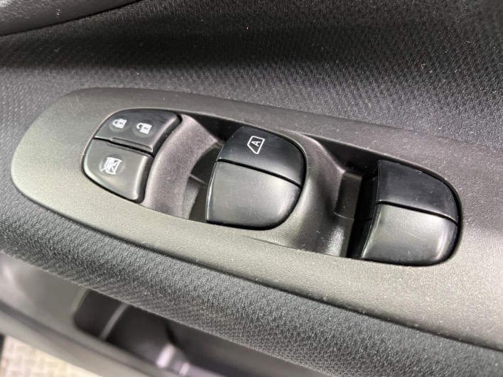 2016 Nissan Serena DAA-HFC26 (UW-6a17b1e743cbd)[6]
