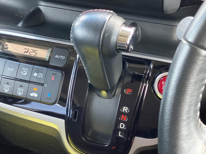 2013 Honda N-BOX CUSTOM DBA-JF1 (UW-6a17b1fa3abdc)[21]