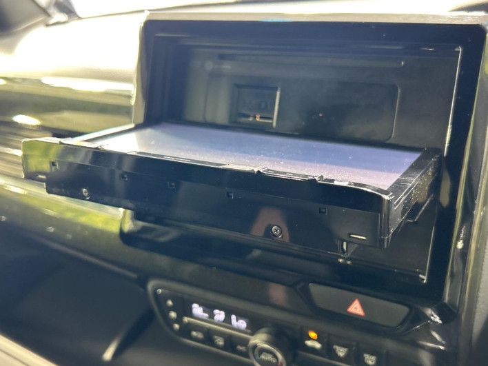 2018 Honda N-BOX CUSTOM DBA-JF3 (UW-6a17b20a35654)[13]
