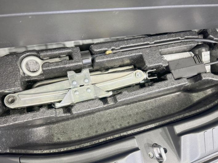 2023 Honda N-BOX CUSTOM 6BA-JF3 (UW-6a17b20d74ad1)[14]