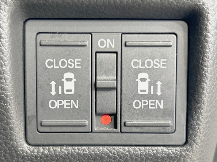 2023 Honda N-BOX CUSTOM 6BA-JF3 (UW-6a17b20d74ad1)[28]