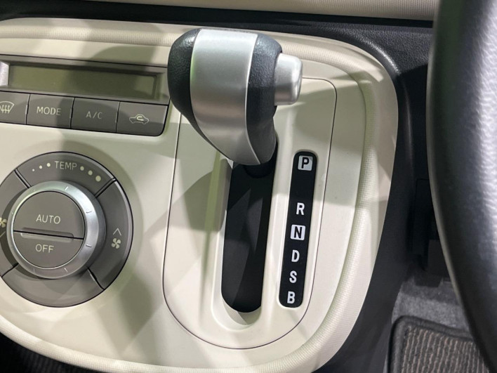 2013 Daihatsu Mira Cocoa DBA-L675S (UW-6a17b2322e22e)[21]