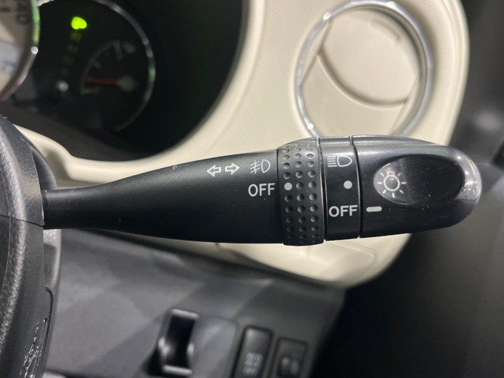 2013 Daihatsu Mira Cocoa DBA-L675S (UW-6a17b2322e22e)[28]