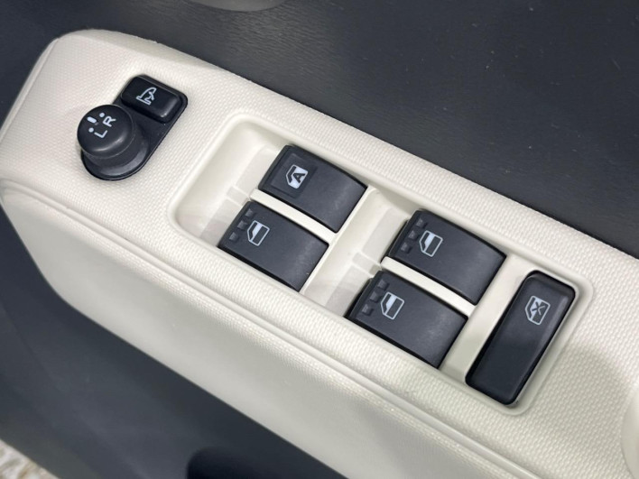 2013 Daihatsu Mira Cocoa DBA-L675S (UW-6a17b2322e22e)[16]