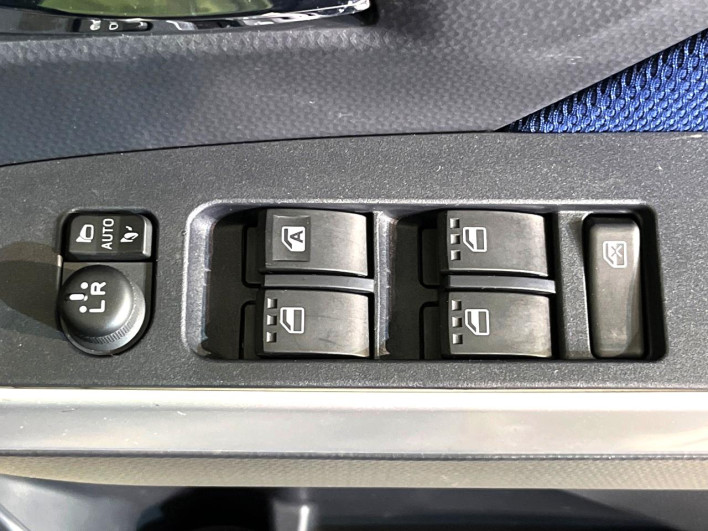 2017 Toyota Roomy DBA-M900A (UW-6a17b25d6d5f4)[8]