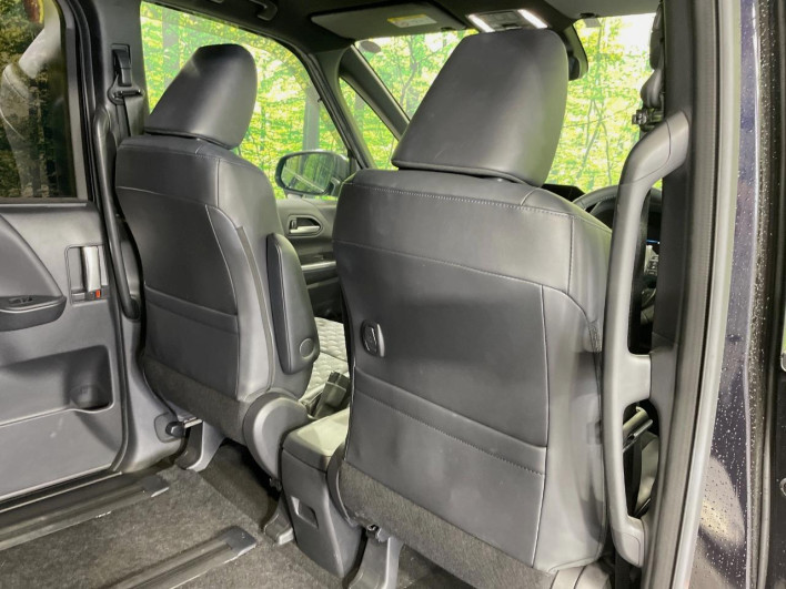 2023 Toyota Voxy 6BA-MZRA90W (UW-6a17b2d2069c4)[28]