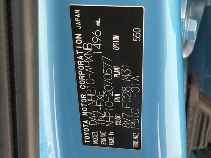2012 Toyota Aqua DAA-NHP10 (UW-6a17b2d74c042)[1]