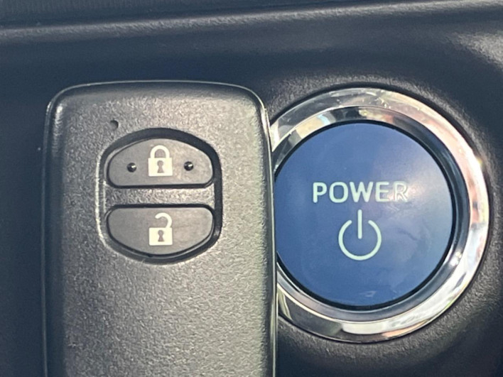 2012 Toyota Aqua DAA-NHP10 (UW-6a17b2d74c042)[11]