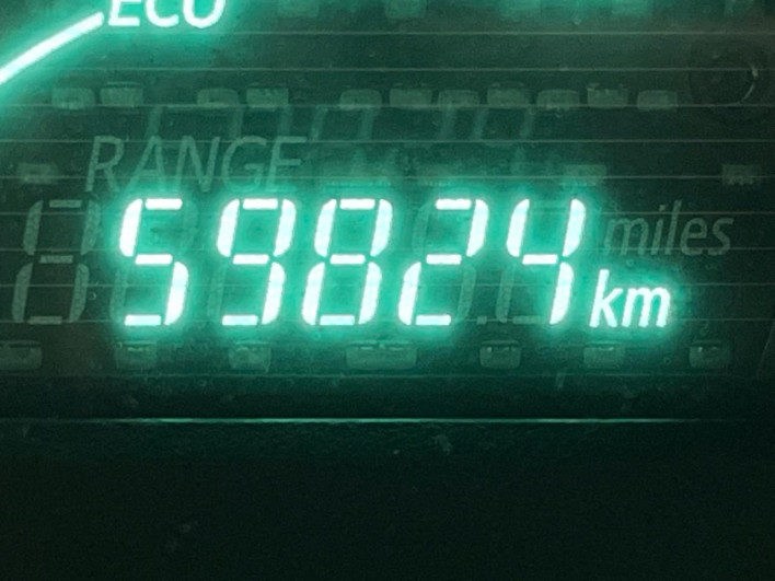 2012 Toyota Aqua DAA-NHP10 (UW-6a17b2d74c042)[2]