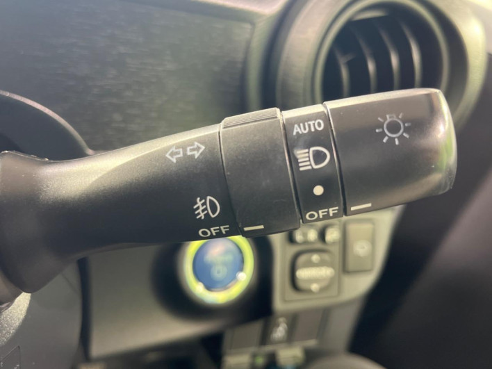 2012 Toyota Aqua DAA-NHP10 (UW-6a17b2d74c042)[6]