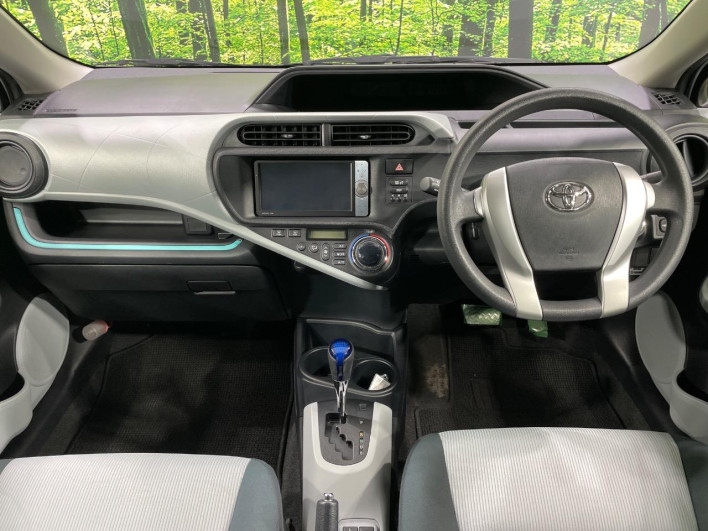 2012 Toyota Aqua DAA-NHP10 (UW-6a17b2da824f0)[29]