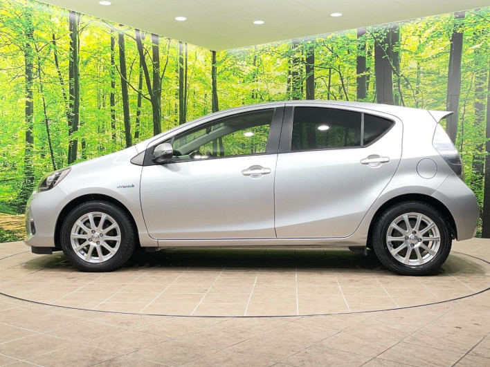 2012 Toyota Aqua DAA-NHP10 (UW-6a17b2da824f0)[19]