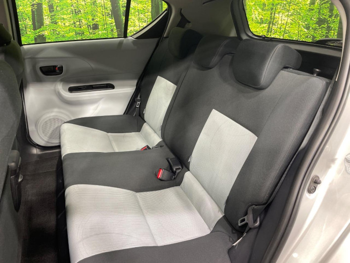 2012 Toyota Aqua DAA-NHP10 (UW-6a17b2da824f0)[11]