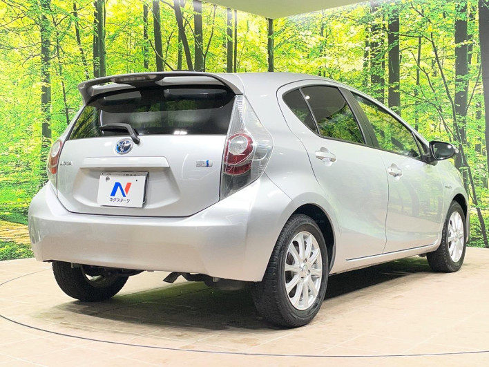 2012 Toyota Aqua DAA-NHP10 (UW-6a17b2da824f0)[16]