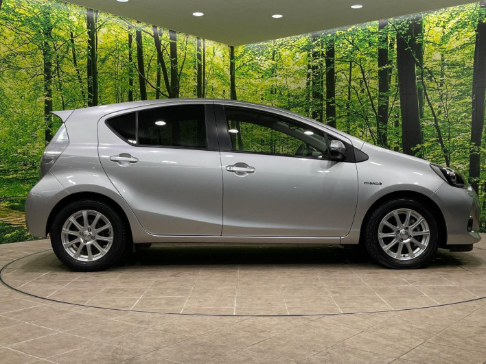 2012 Toyota Aqua DAA-NHP10 (UW-6a17b2da824f0)[15]