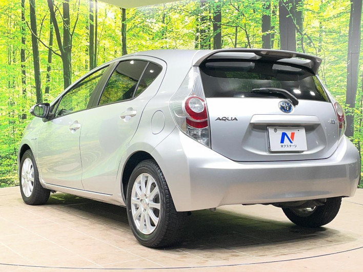 2012 Toyota Aqua DAA-NHP10 (UW-6a17b2da824f0)[18]