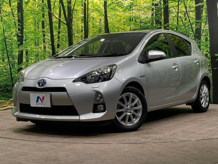 2012 Toyota Aqua DAA-NHP10 (UW-6a17b2da824f0)[0]