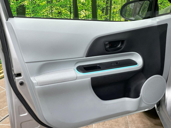 2012 Toyota Aqua DAA-NHP10 (UW-6a17b2da824f0)[26]