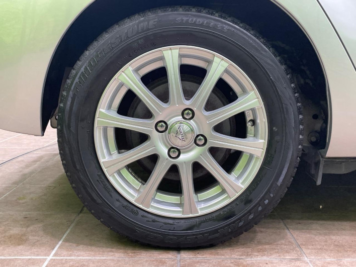 2012 Toyota Aqua DAA-NHP10 (UW-6a17b2da824f0)[7]