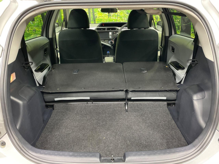 2012 Toyota Aqua DAA-NHP10 (UW-6a17b2da824f0)[23]