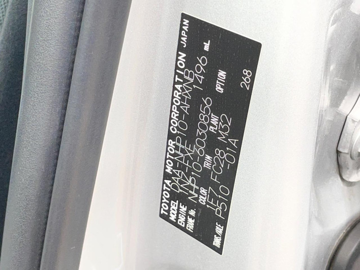 2012 Toyota Aqua DAA-NHP10 (UW-6a17b2da824f0)[1]
