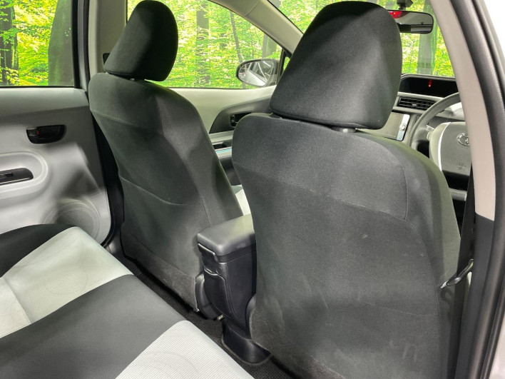 2012 Toyota Aqua DAA-NHP10 (UW-6a17b2da824f0)[28]