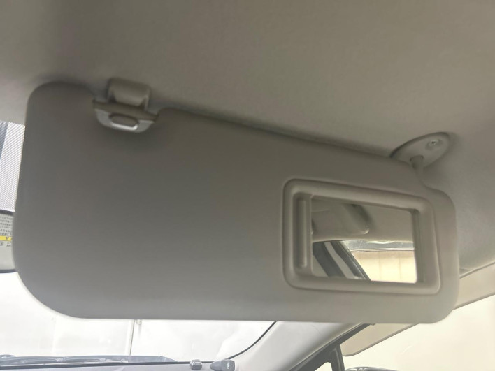 2013 Toyota Aqua DAA-NHP10 (UW-6a17b2dc65280)[5]